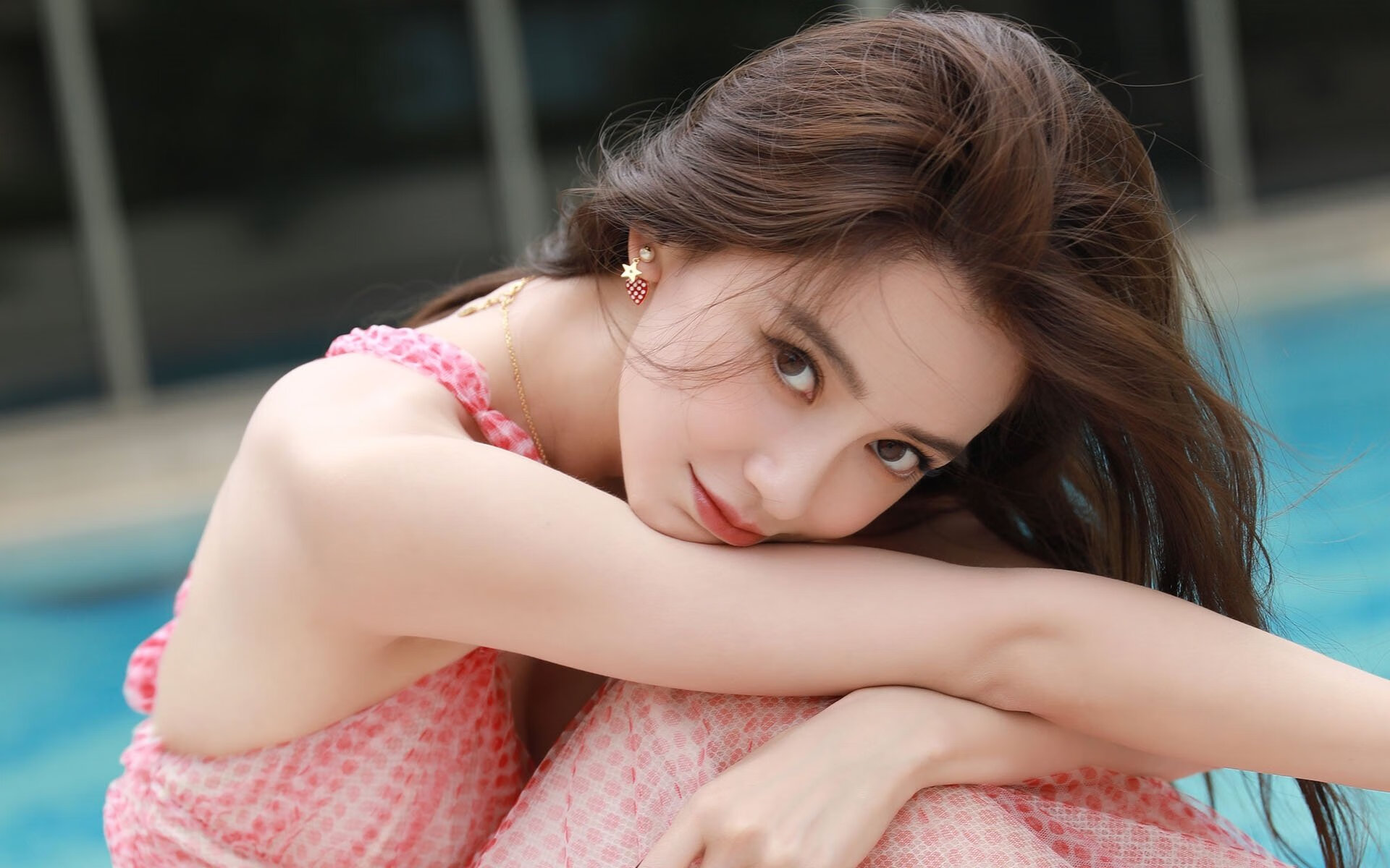 欧洲杯赛场上出现惊险一幕，球队全力争胜，欧洲杯赛场突发意外