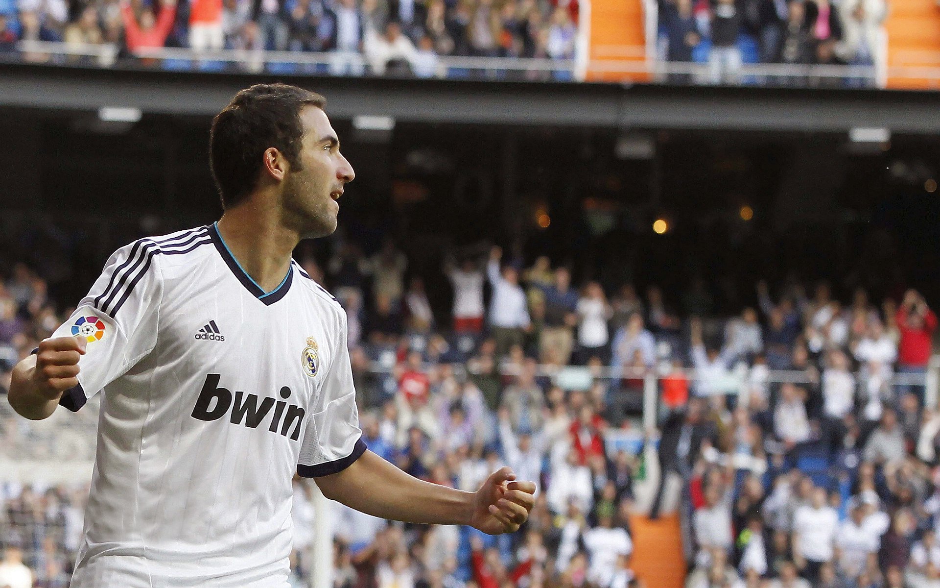 李恩：全黑队中场的灵魂人物，突破和防守兼备，李恩实比赛视频